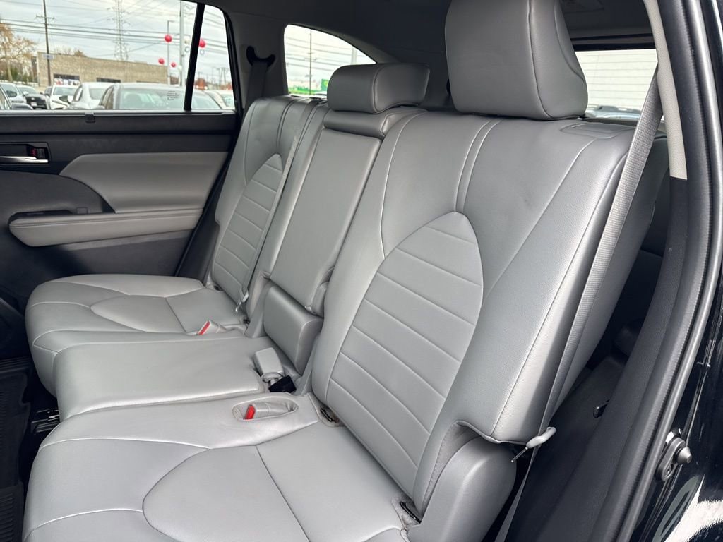 Thumbnail: 2022 Toyota Highlander - 20