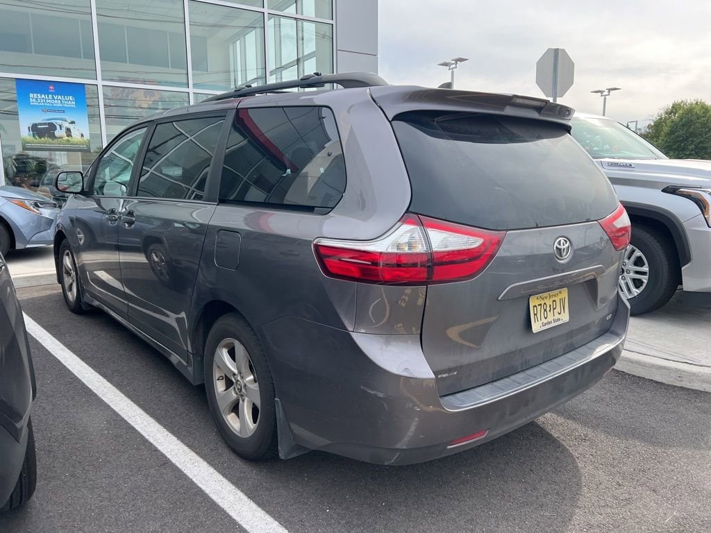 Thumbnail: 2018 Toyota Sienna - 5