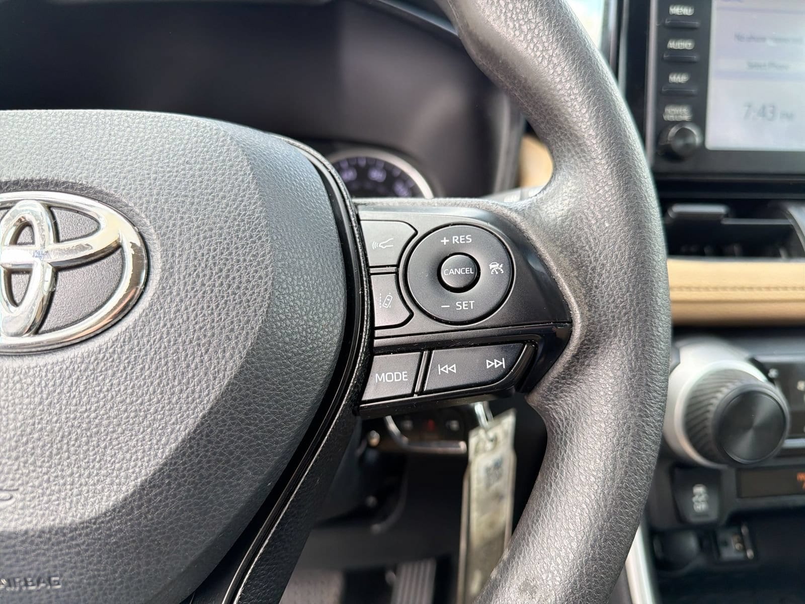 Thumbnail: 2019 Toyota RAV4 - 32