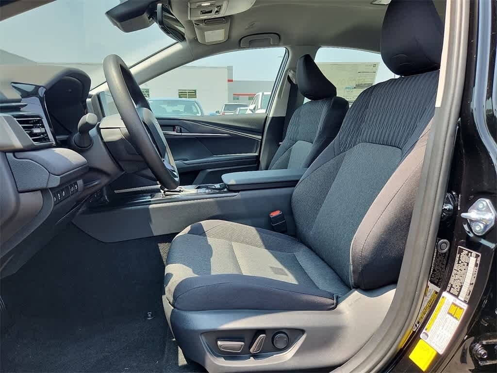 2025 Toyota Camry LE 13