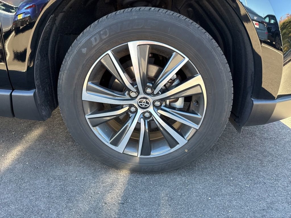 Thumbnail: 2023 Toyota Venza - 15
