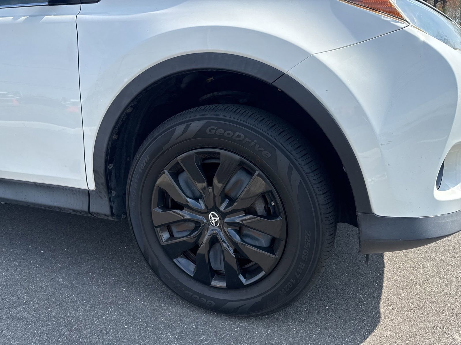 Thumbnail: 2015 Toyota RAV4 - 15