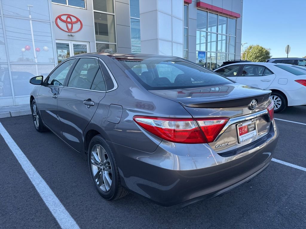 2016 Toyota Camry SE photo 4