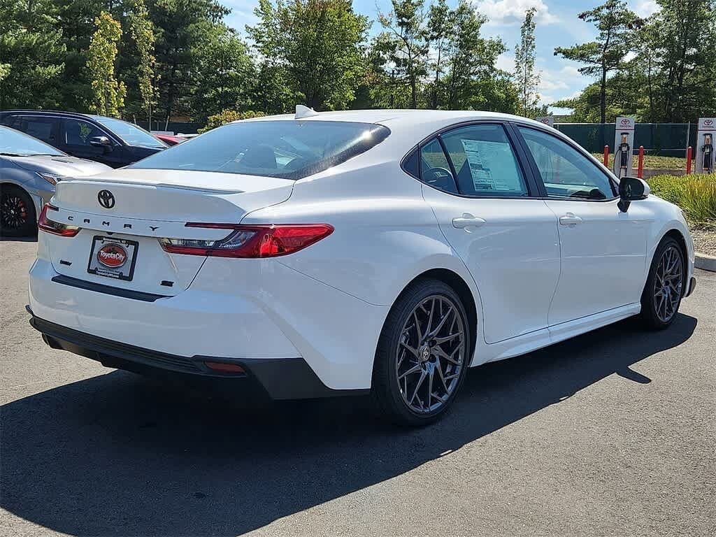 2025 Toyota Camry SE photo 3