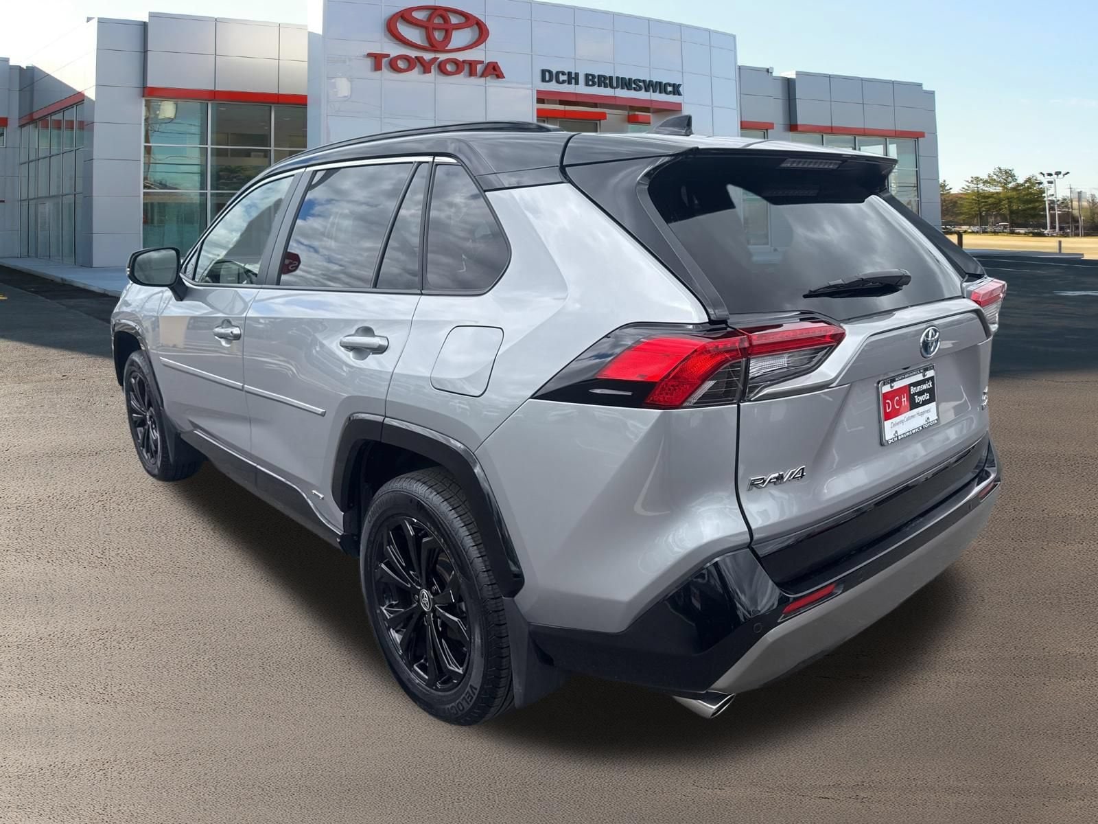 Thumbnail: 2024 Toyota RAV4 - 16