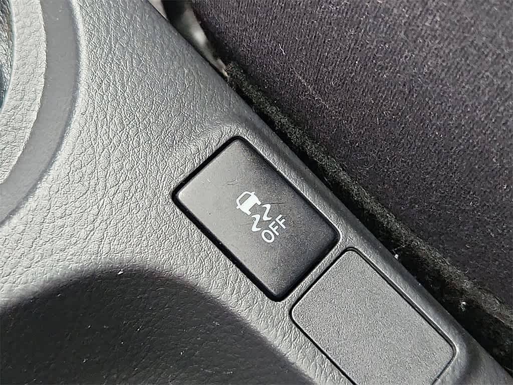 Thumbnail: 2010 Toyota Yaris - 29