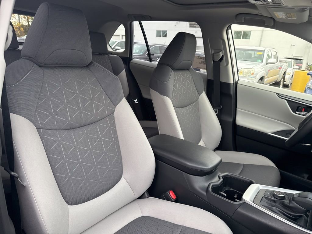 Thumbnail: 2025 Toyota RAV4 - 14