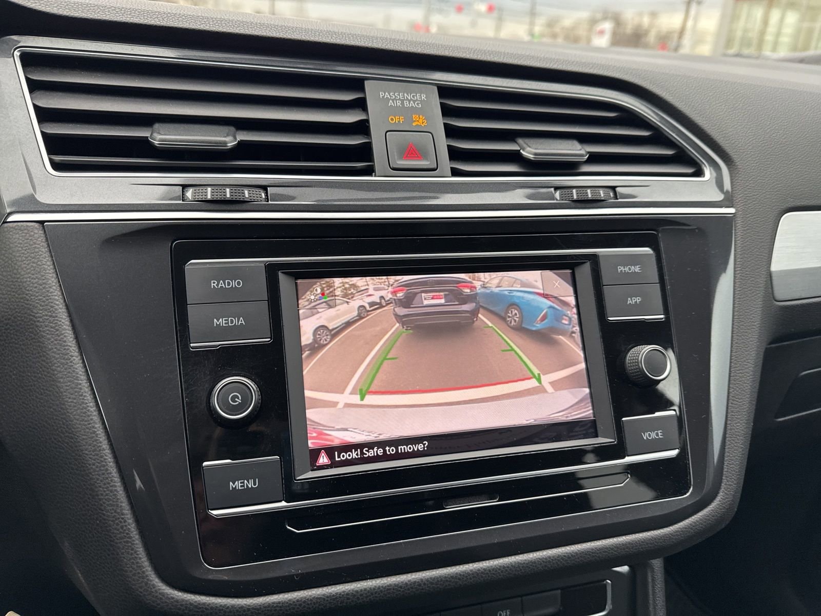 Thumbnail: 2021 Volkswagen Tiguan - 25