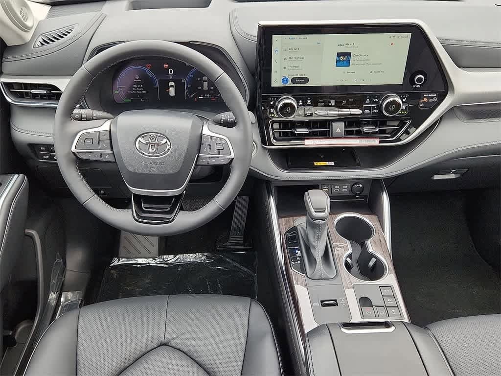 2025 Toyota Highlander Platinum 11