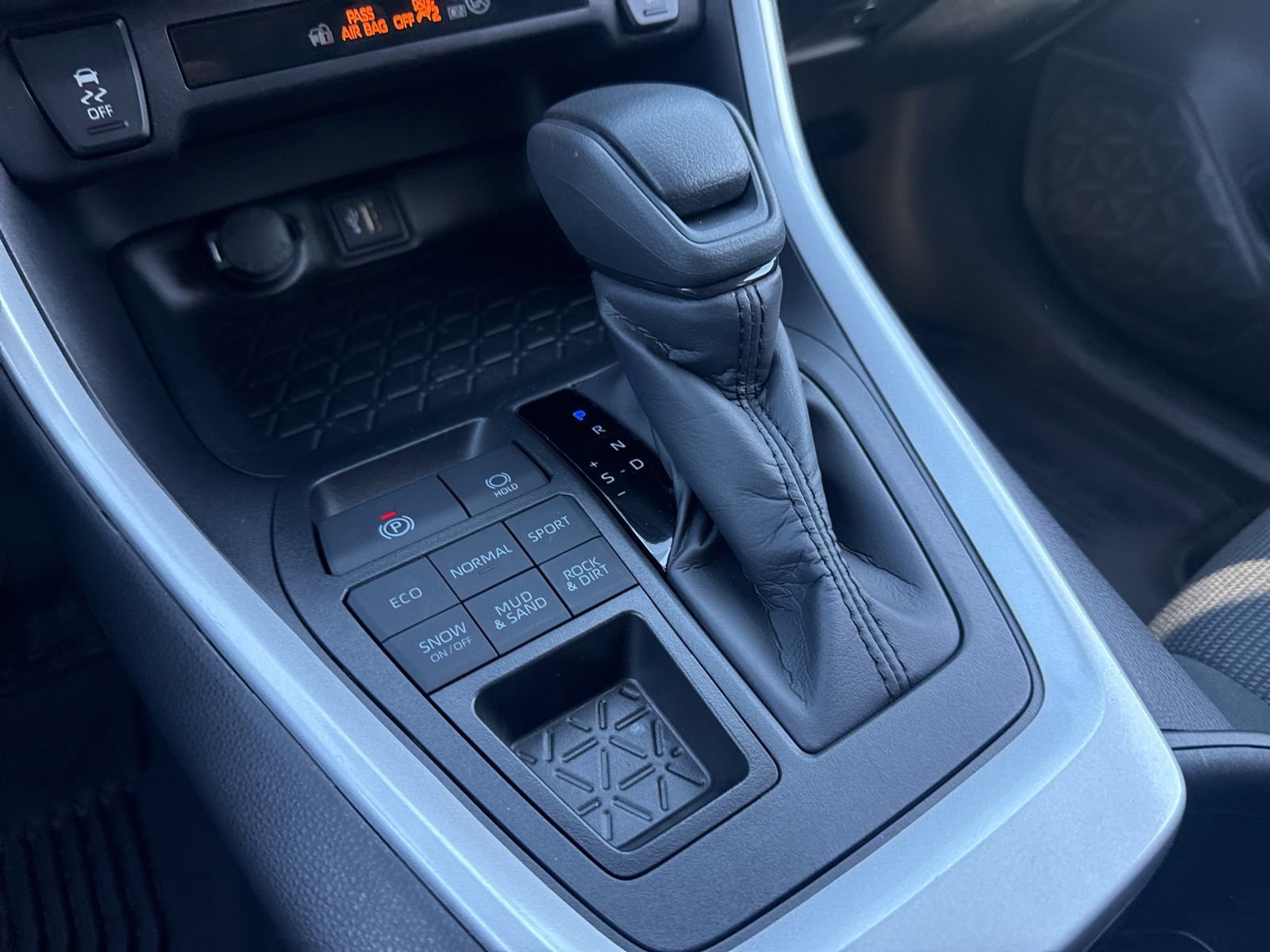 Thumbnail: 2025 Toyota RAV4 - 29