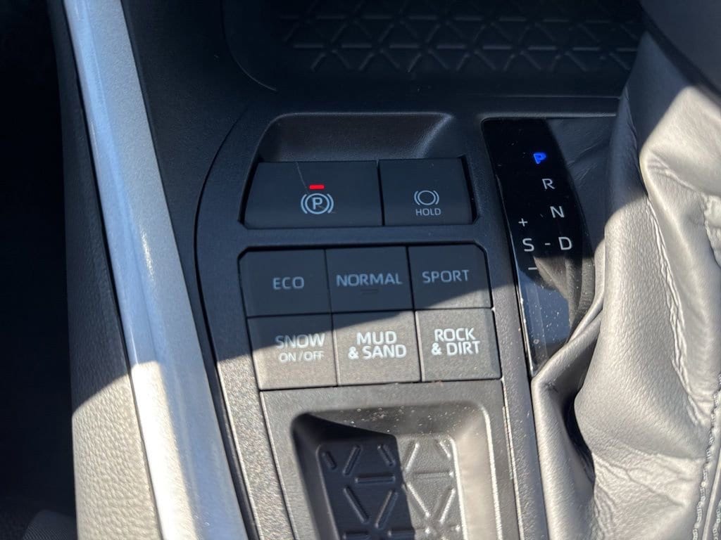 Thumbnail: 2025 Toyota RAV4 - 22