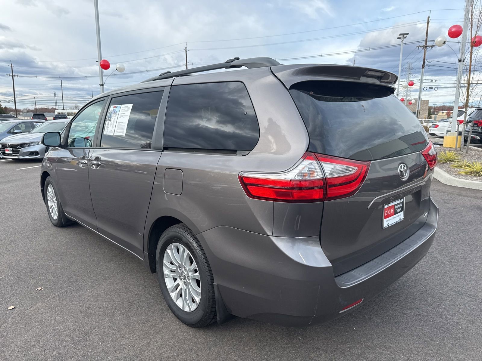 Thumbnail: 2016 Toyota Sienna - 13