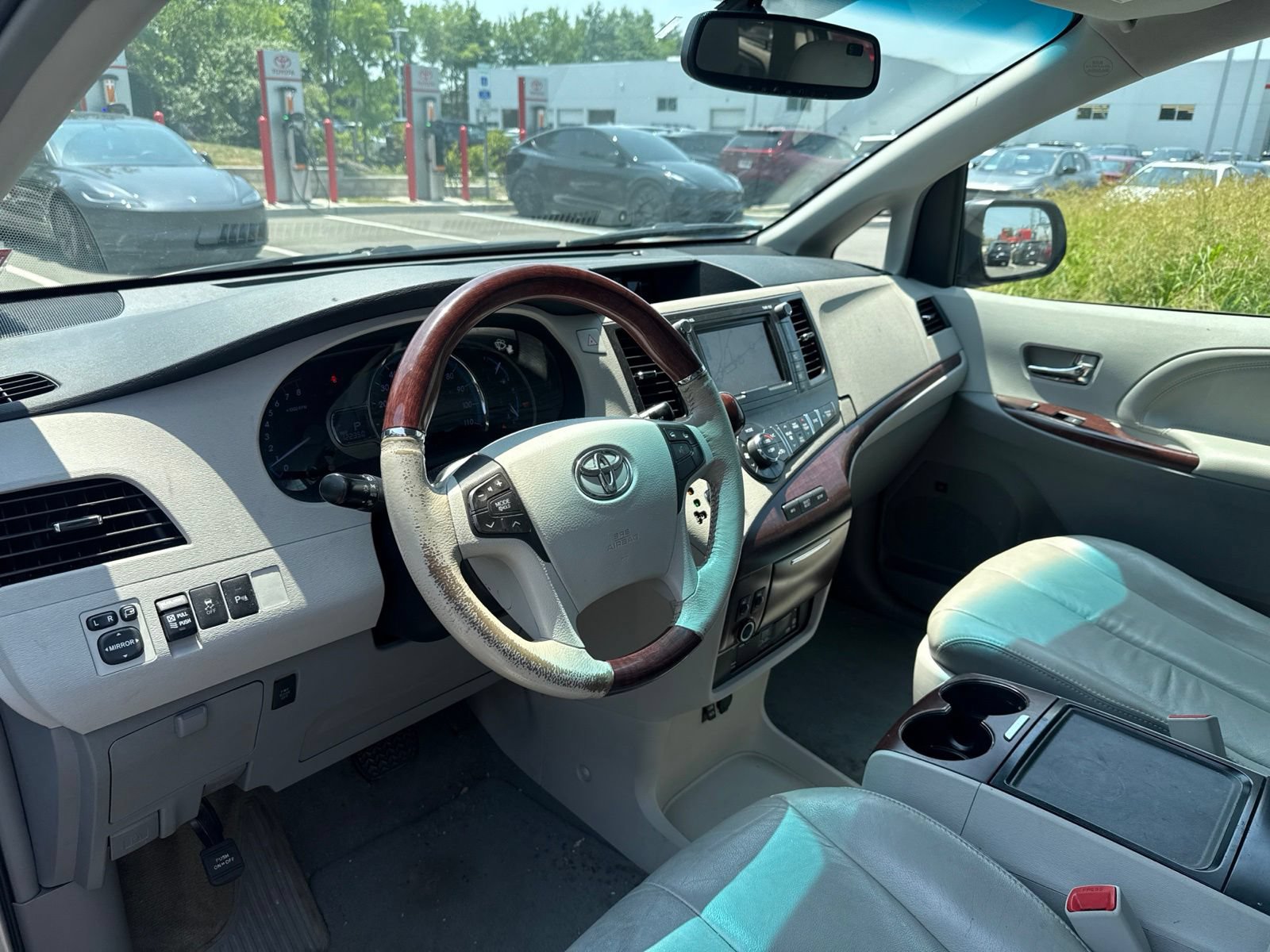 Thumbnail: 2012 Toyota Sienna - 16