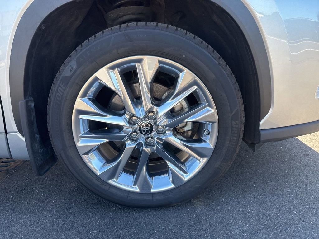 Thumbnail: 2021 Toyota Highlander - 15