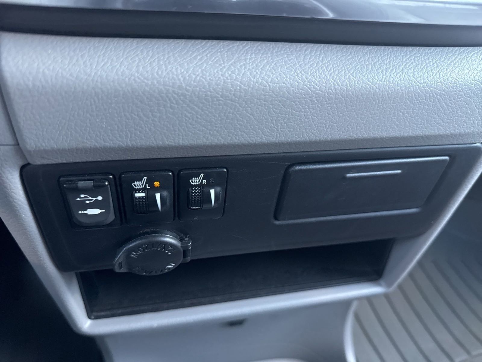 Thumbnail: 2017 Toyota Sienna - 23