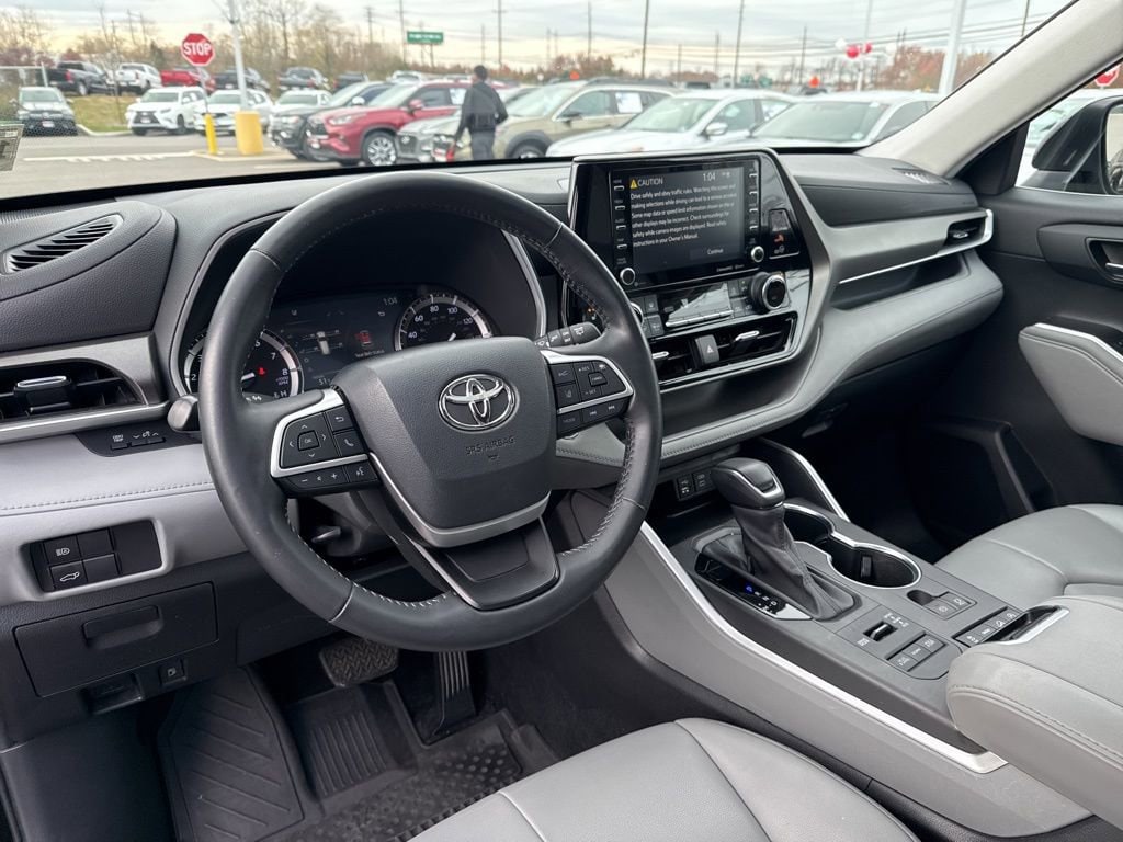 Thumbnail: 2022 Toyota Highlander - 18