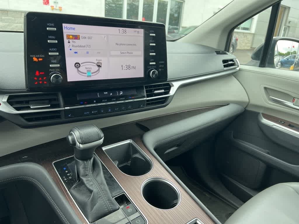 2021 Toyota Sienna XLE 21