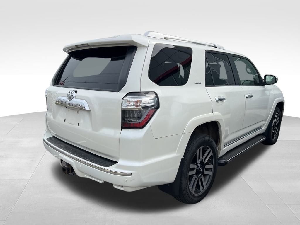 Thumbnail: 2018 Toyota 4Runner - 3