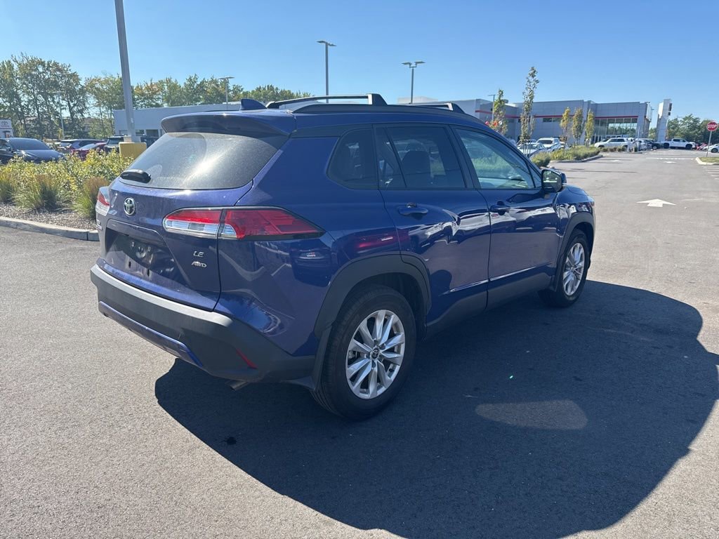 2022 Toyota Corolla Cross LE photo 3