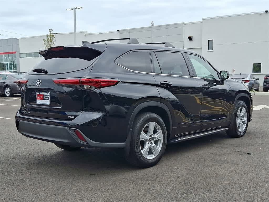 Thumbnail: 2022 Toyota Highlander - 4