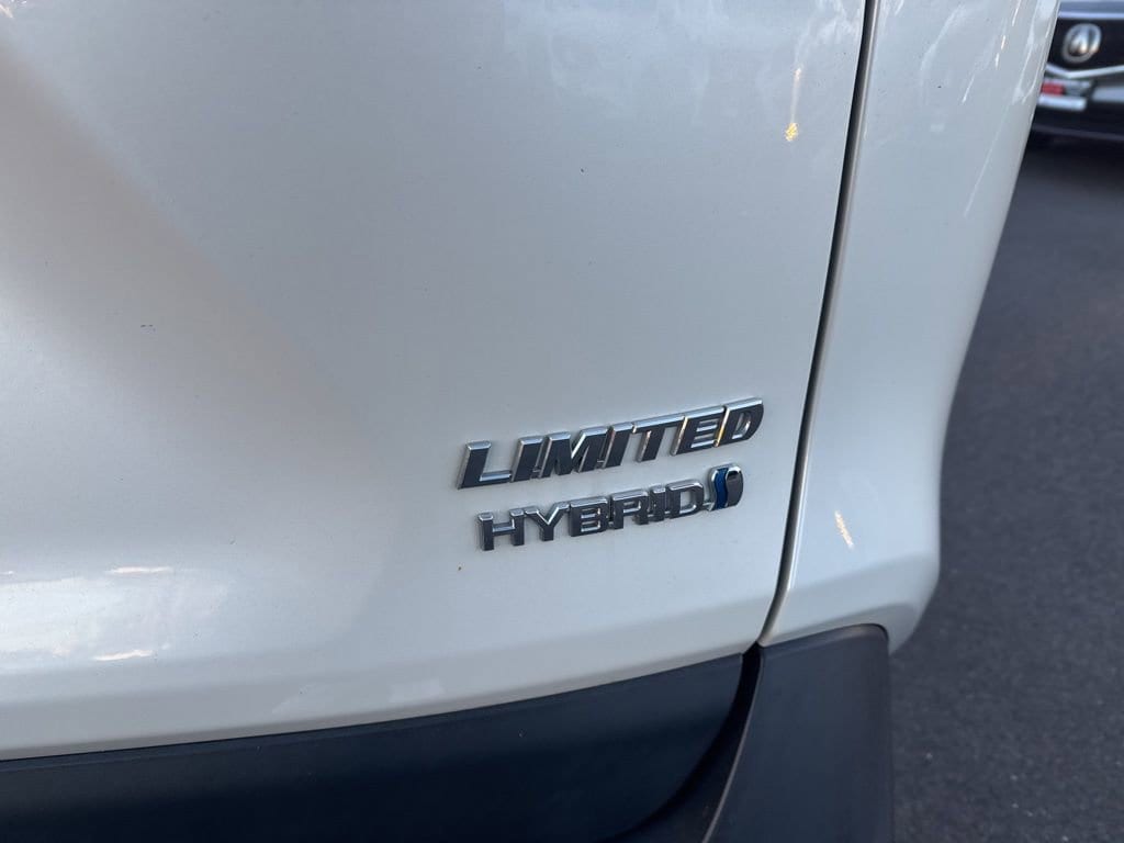 Thumbnail: 2019 Toyota RAV4 - 16