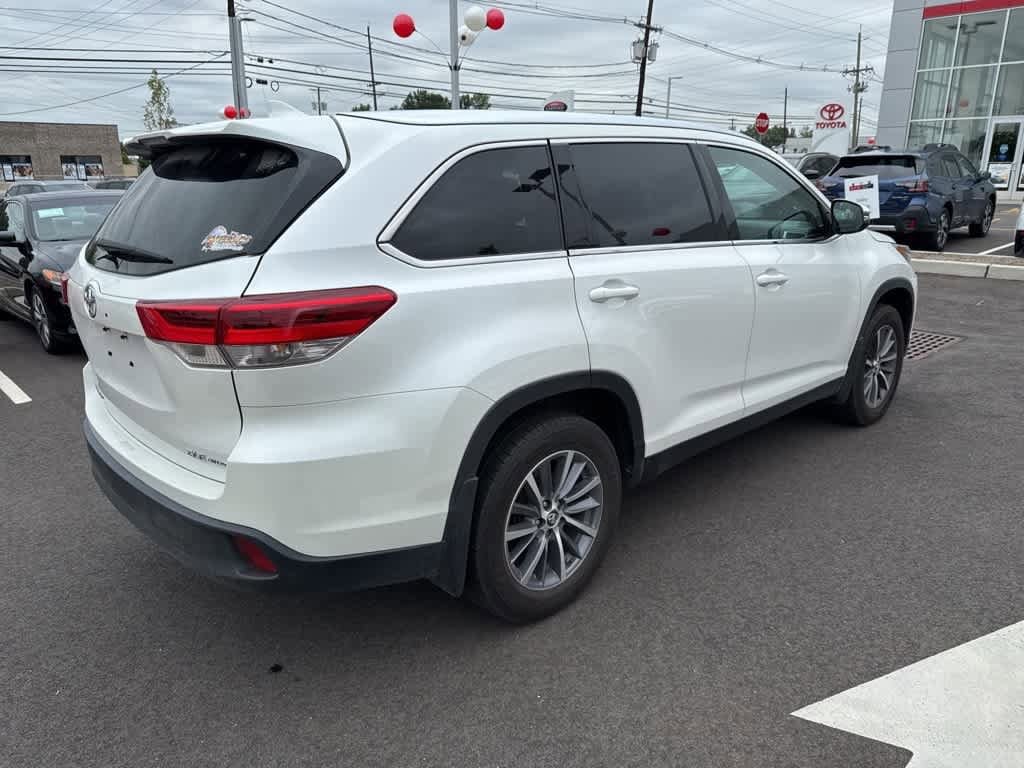 Thumbnail: 2019 Toyota Highlander - 3