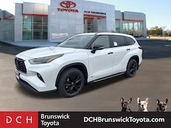 2025 Toyota Highlander Hybrid XLE Nightshade