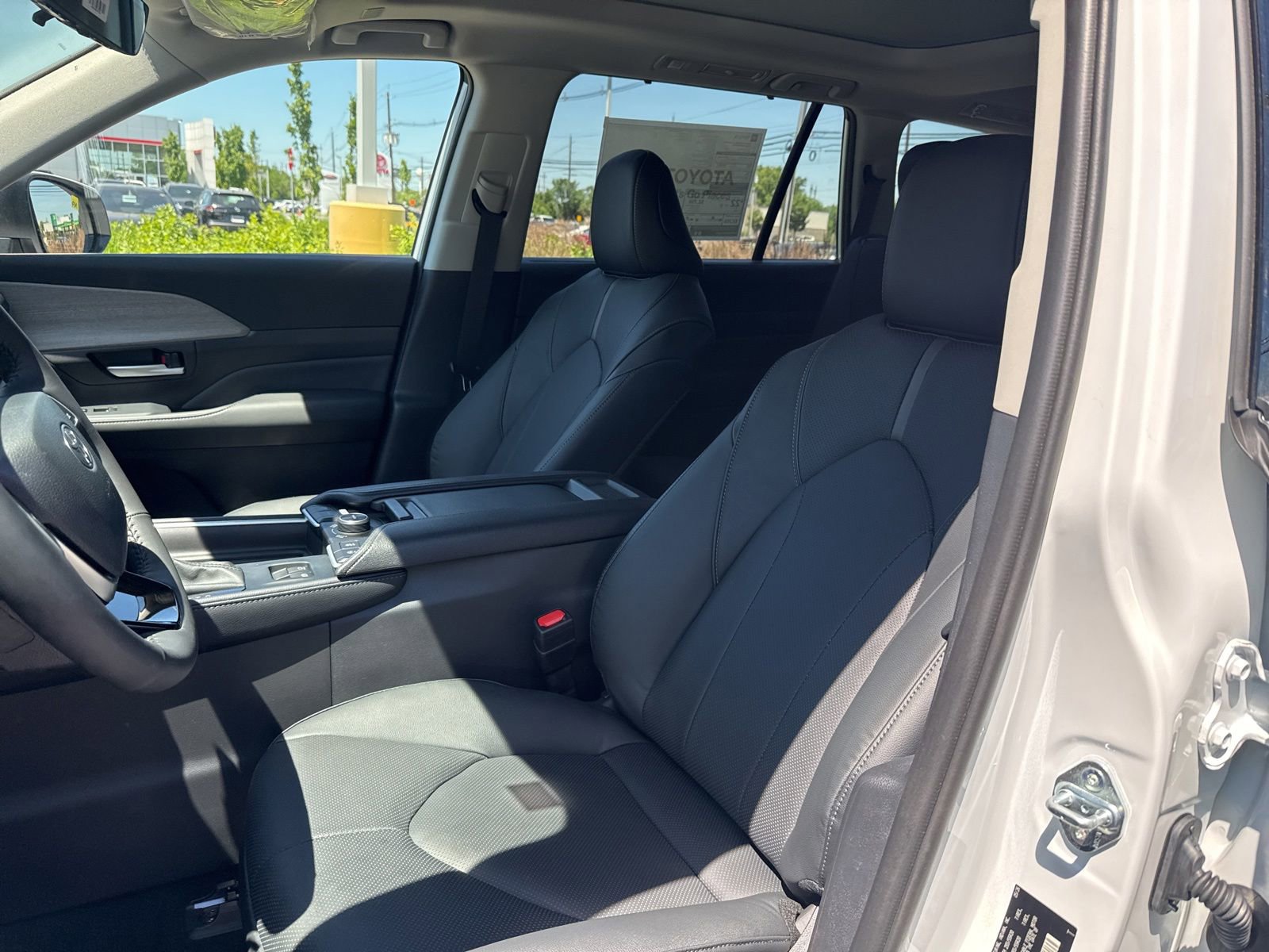 Thumbnail: 2026 Toyota Grand Highlander - 12