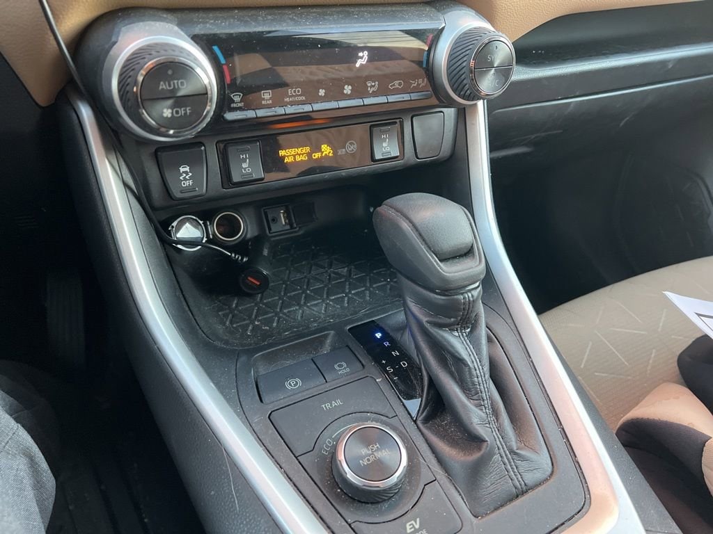 Thumbnail: 2019 Toyota RAV4 - 19