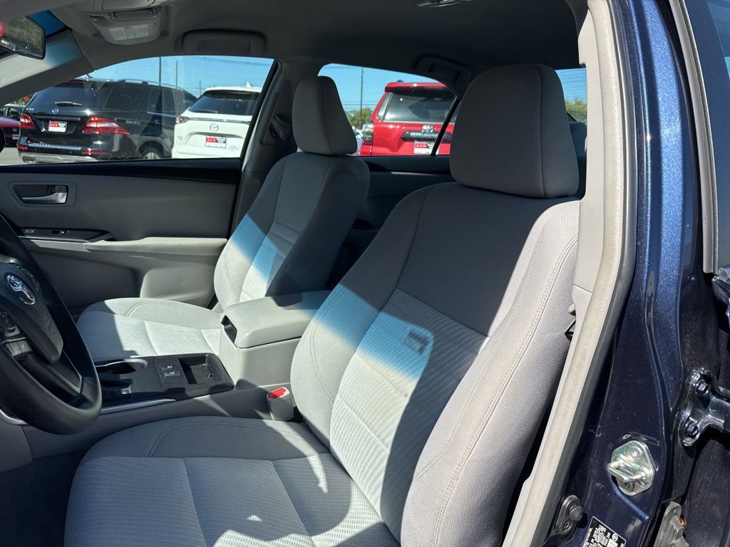 Thumbnail: 2016 Toyota Camry - 18