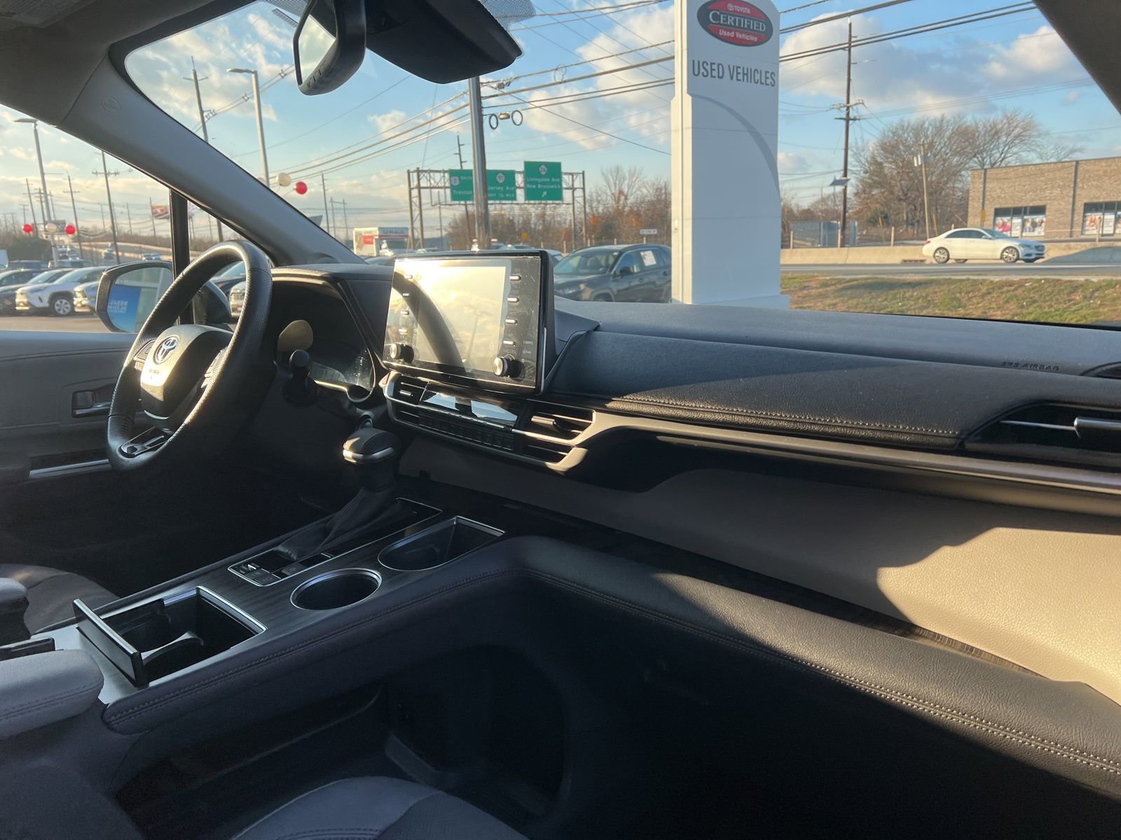 Thumbnail: 2023 Toyota Sienna - 19