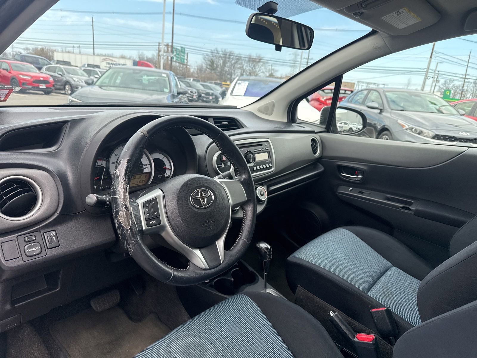 Thumbnail: 2012 Toyota Yaris - 16