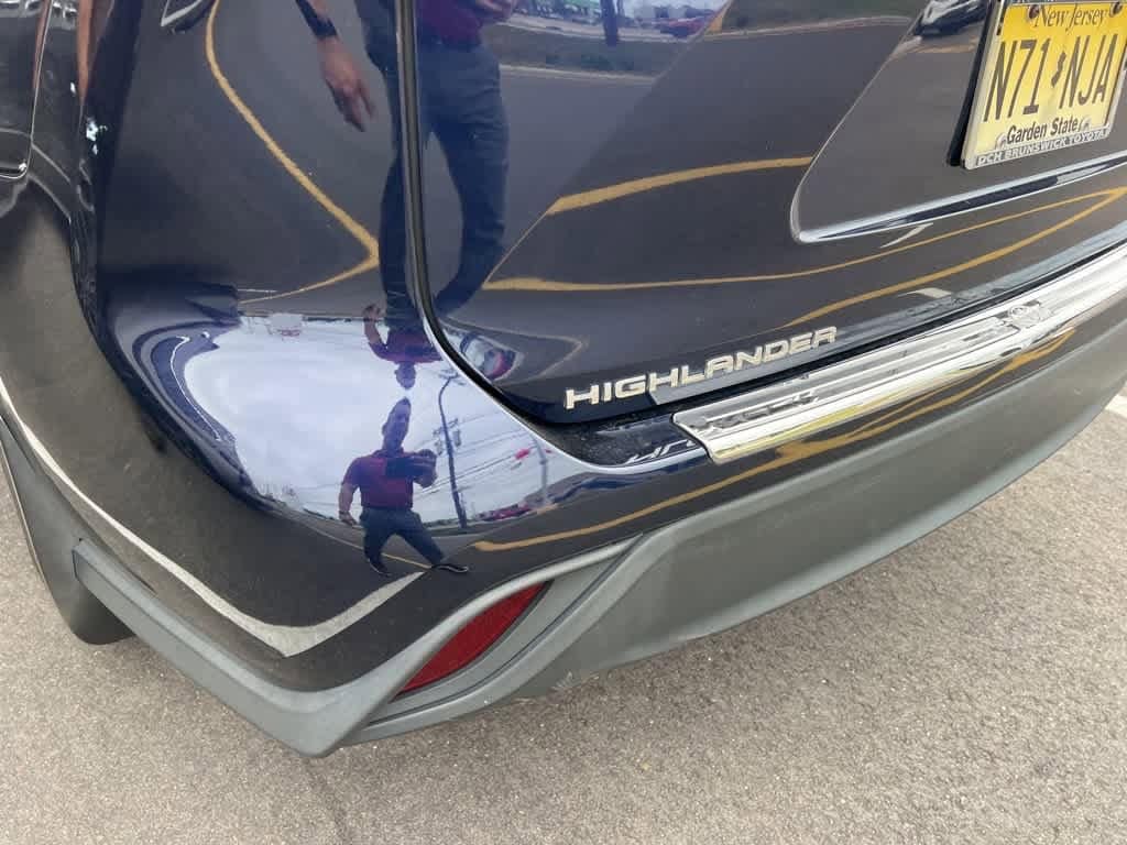 Thumbnail: 2021 Toyota Highlander - 22