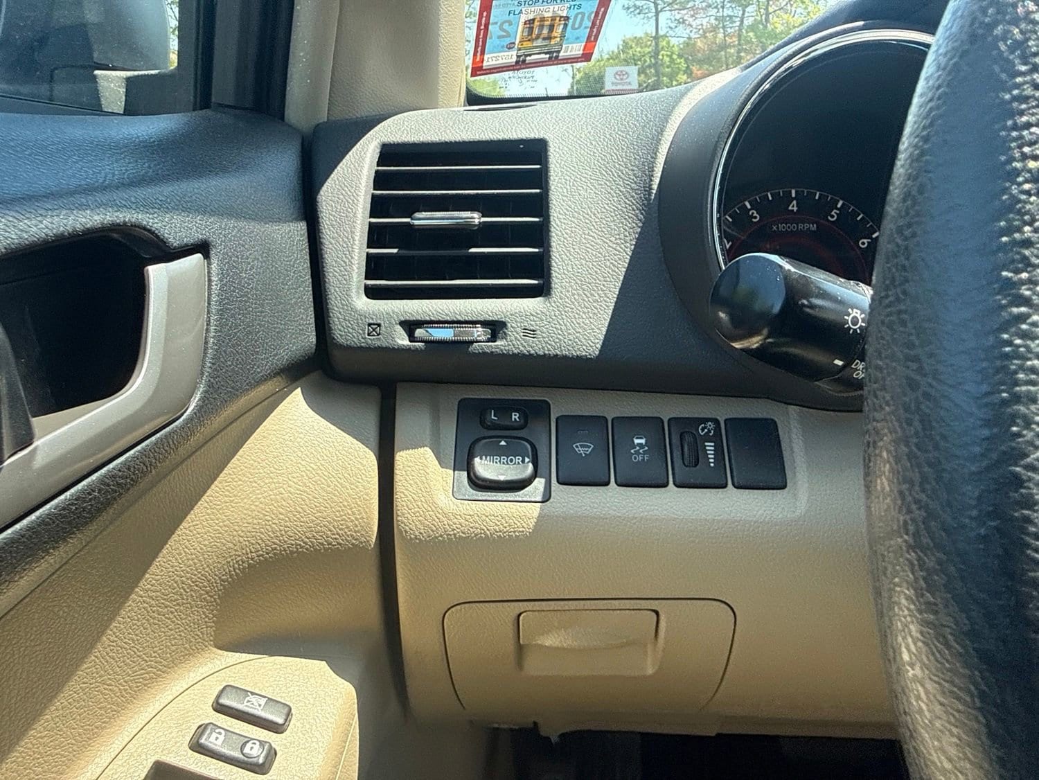 Thumbnail: 2012 Toyota Highlander - 31