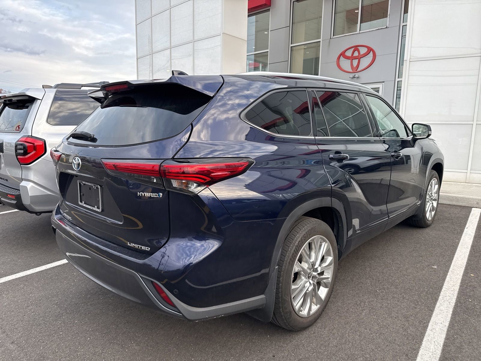 Thumbnail: 2022 Toyota Highlander - 6