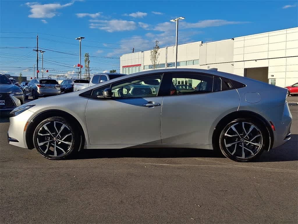 Thumbnail: 2024 Toyota Prius Prime - 13