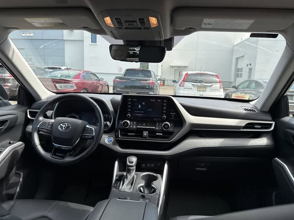 Thumbnail: 2020 Toyota Highlander - 25