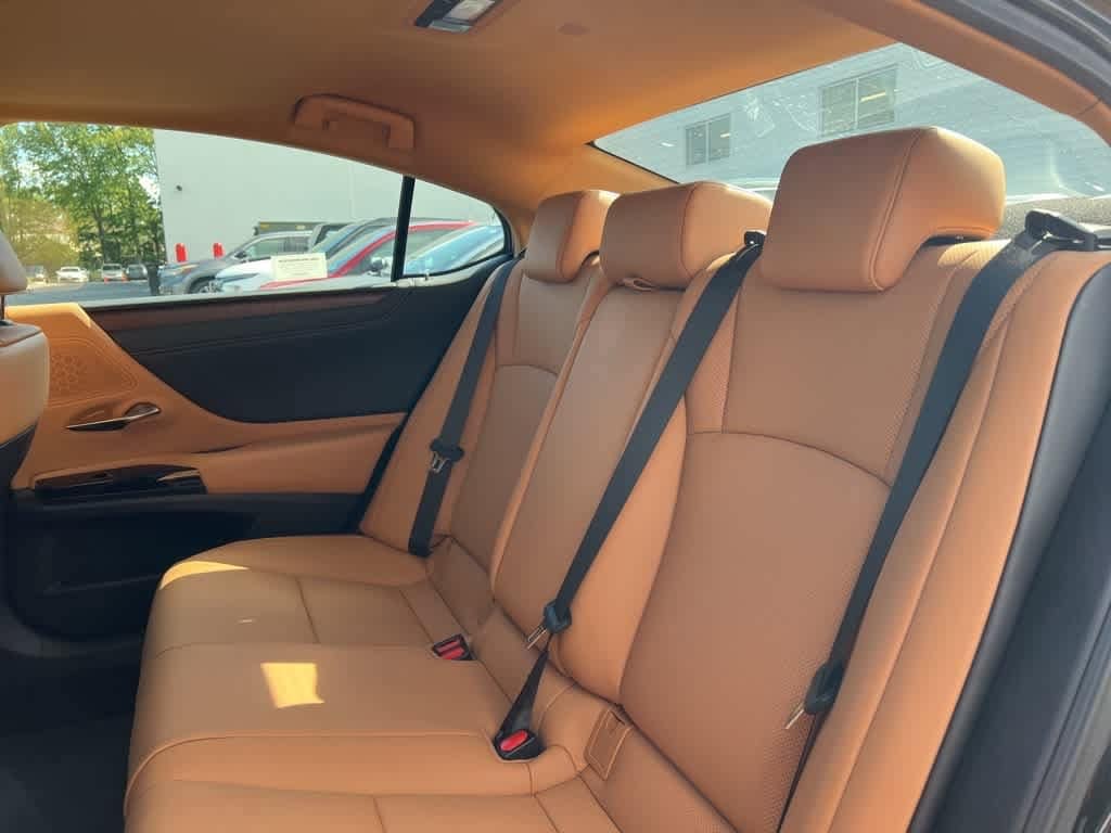Thumbnail: 2024 Lexus ES - 17