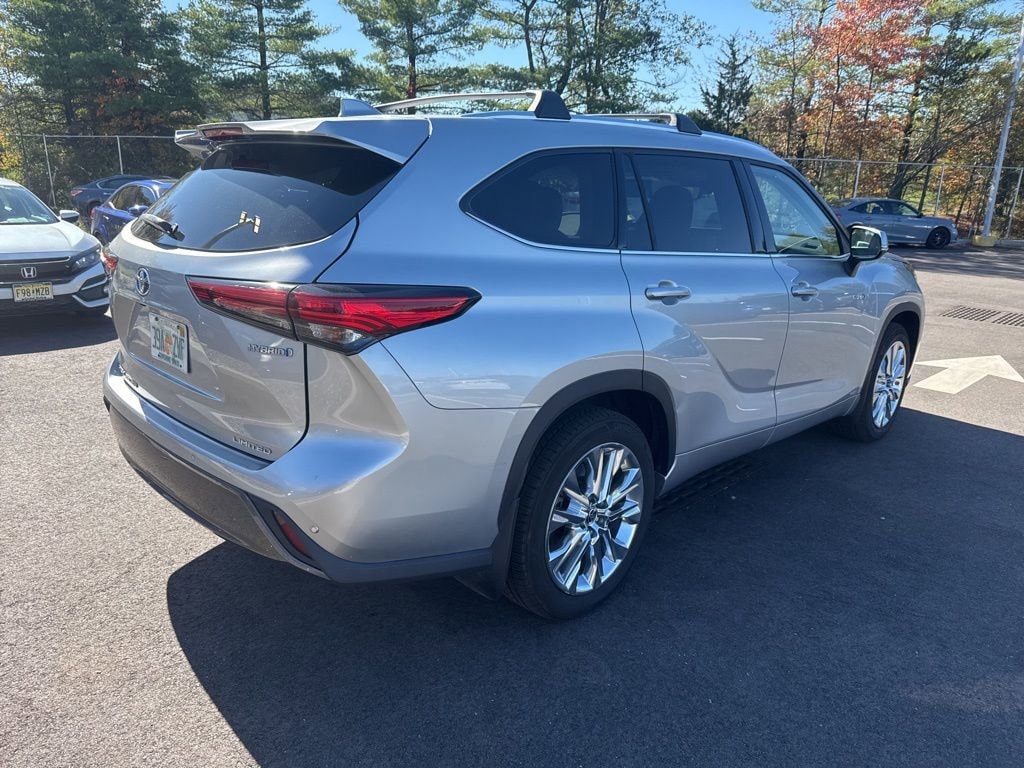 Thumbnail: 2021 Toyota Highlander - 5