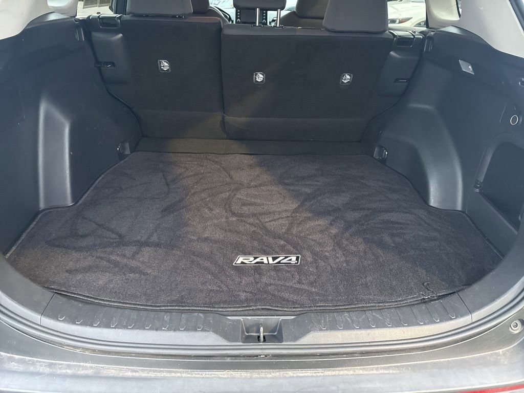 Thumbnail: 2019 Toyota RAV4 - 17