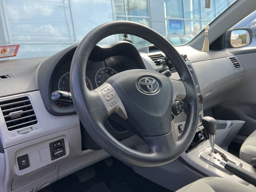 Thumbnail: 2013 Toyota Corolla - 13
