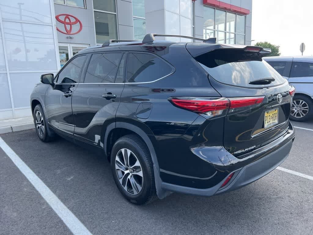 Thumbnail: 2022 Toyota Highlander - 4
