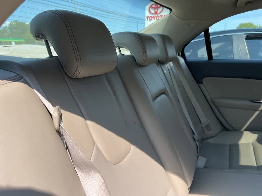 Thumbnail: 2010 Ford Fusion - 18