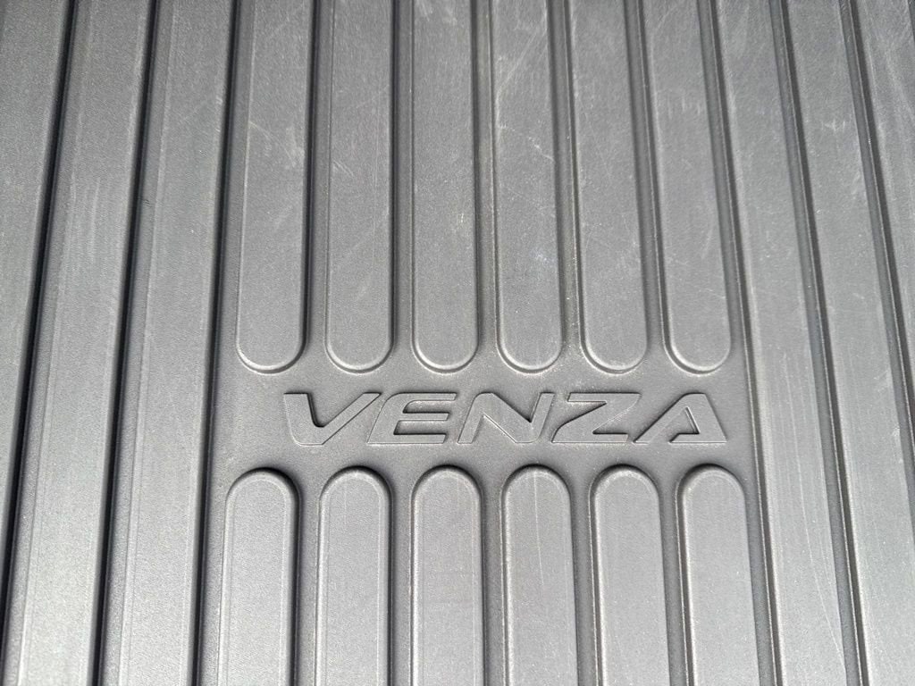 Thumbnail: 2023 Toyota Venza - 17