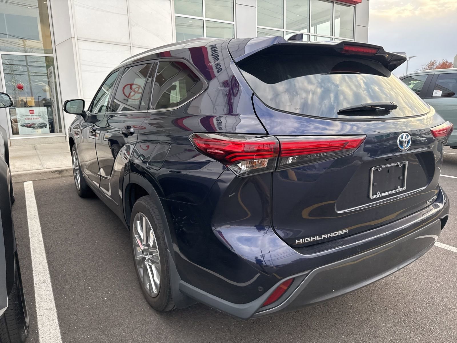 Thumbnail: 2022 Toyota Highlander - 13