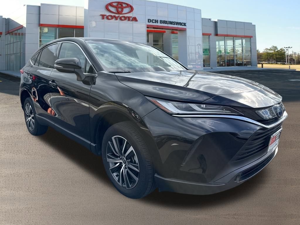 Thumbnail: 2023 Toyota Venza - 3