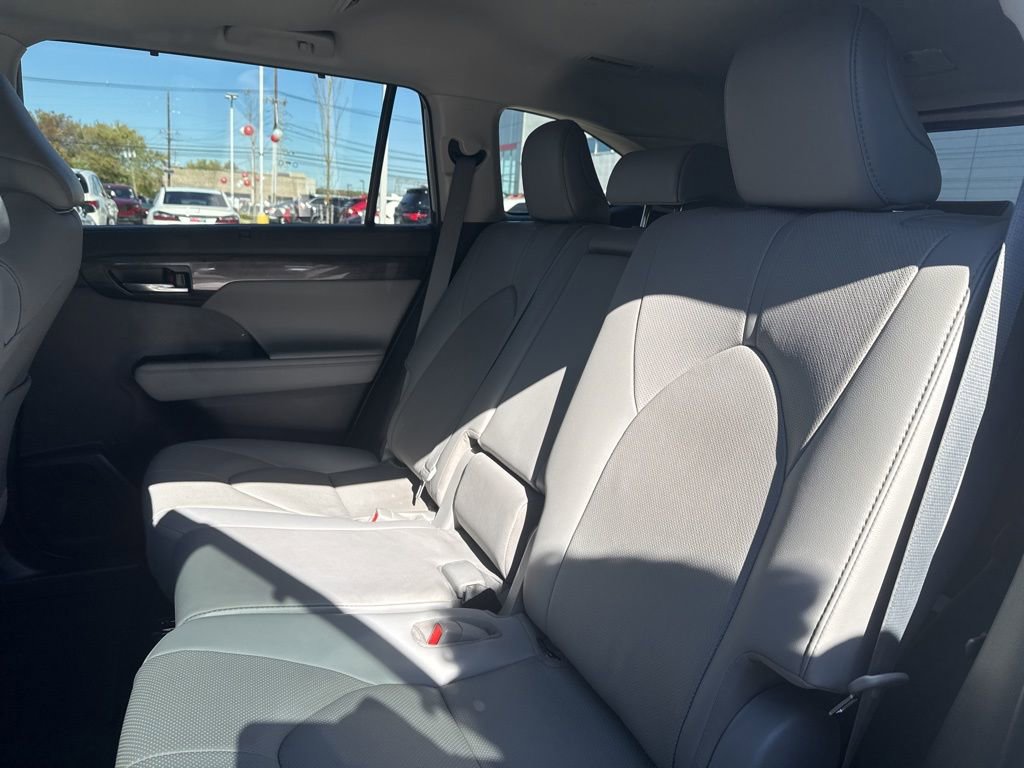 Thumbnail: 2021 Toyota Highlander - 21