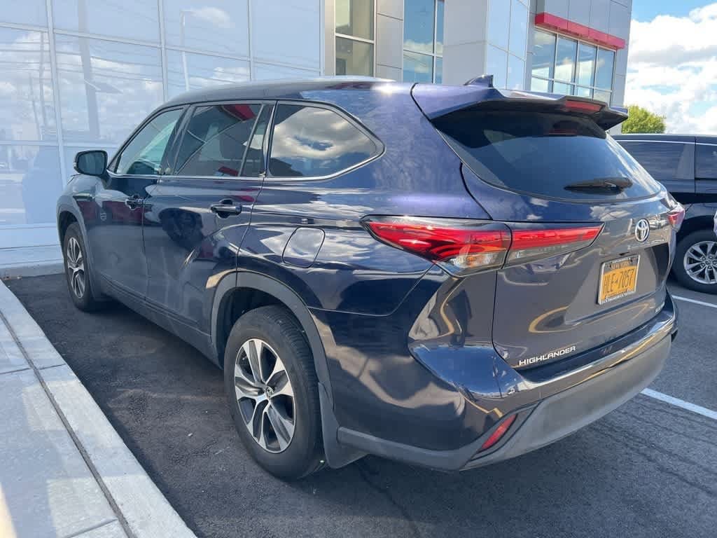 Thumbnail: 2022 Toyota Highlander - 4