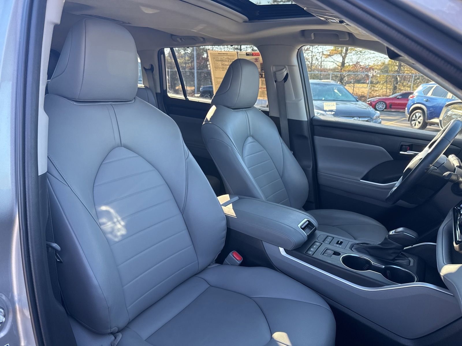 Thumbnail: 2022 Toyota Highlander - 21