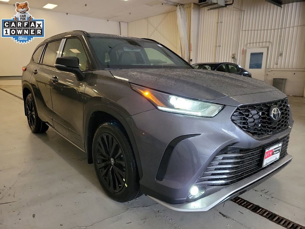 Thumbnail: 2023 Toyota Highlander - 2